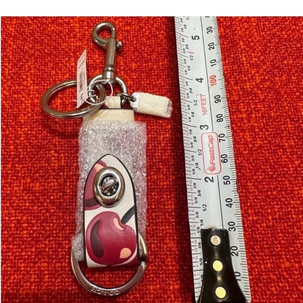 ❤️❤️❤️NEW/Authentic Coach trigger snap turnlock   Bag charm/keychain ❤️❤️❤️